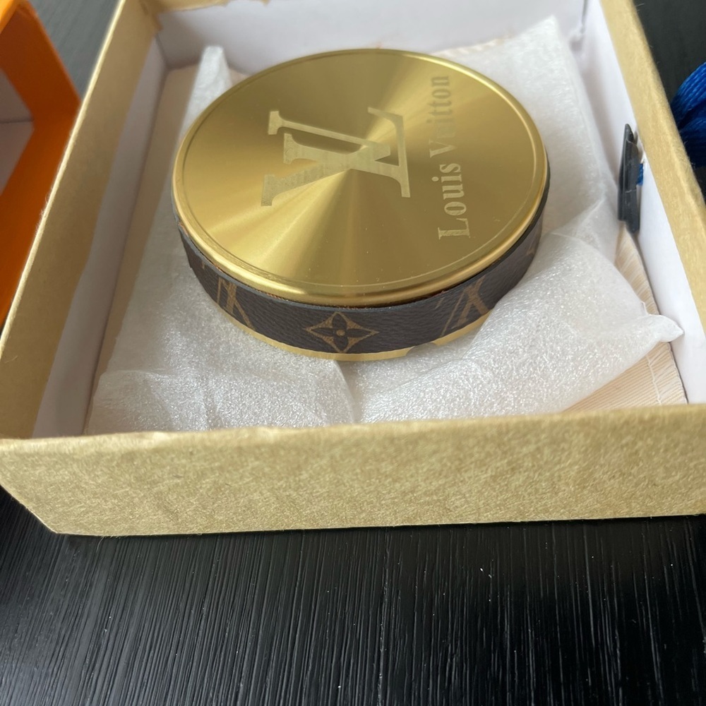 Elegant brass Upcycled lv ashtray - Picture 2 of 11